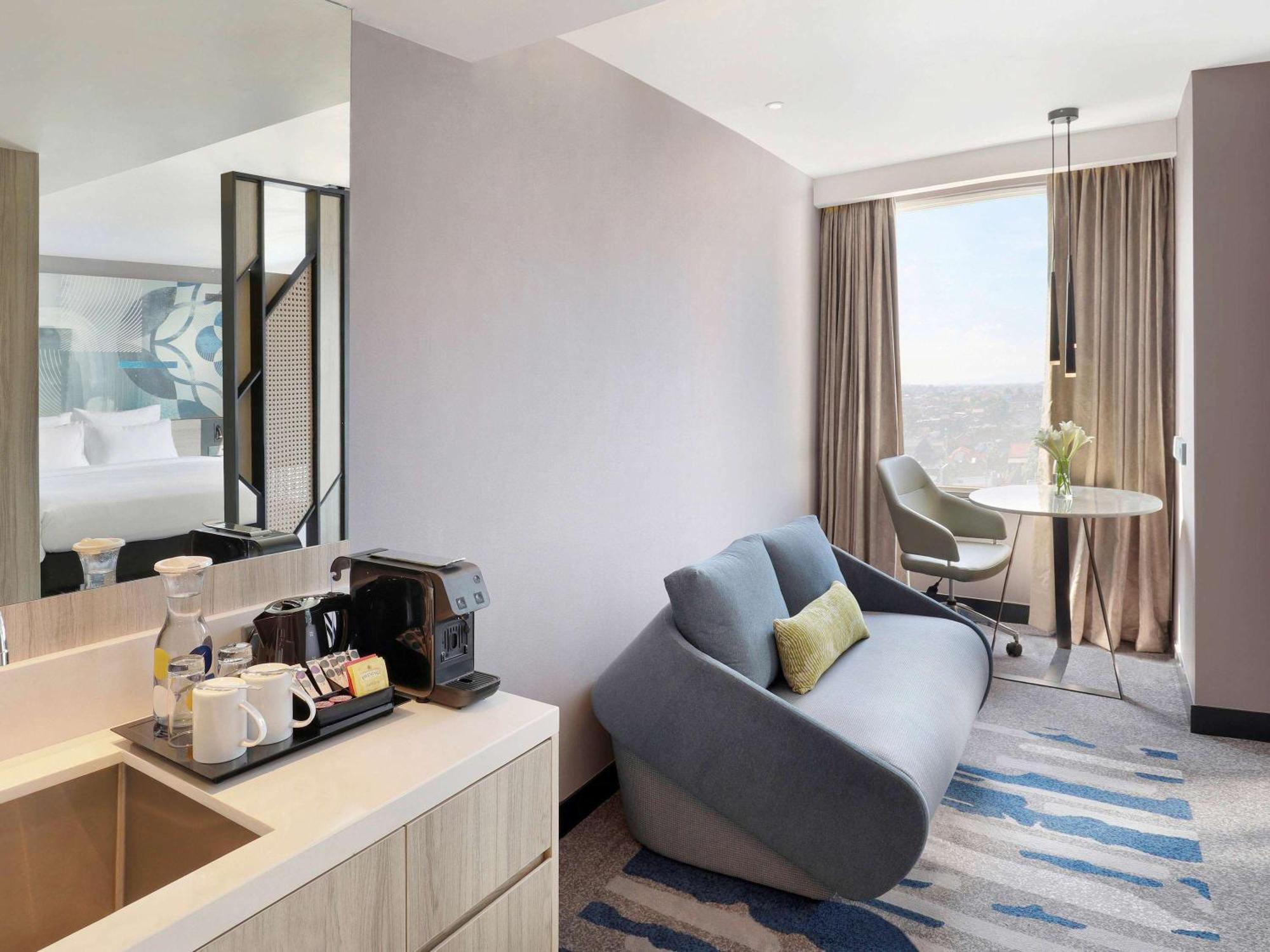Novotel Suites Yogyakarta Malioboro Kültér fotó